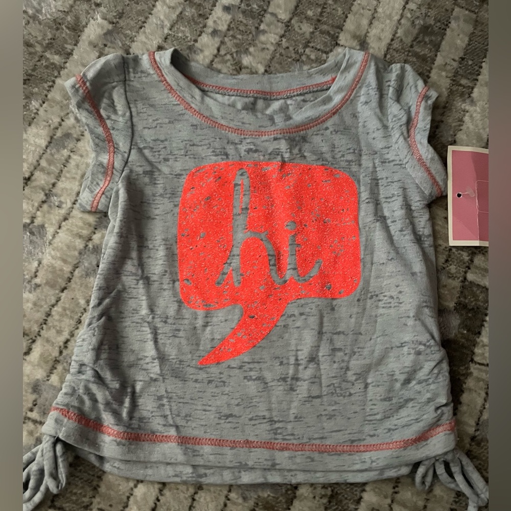New Kids Gray T-Shirt 12 months Says “hi”